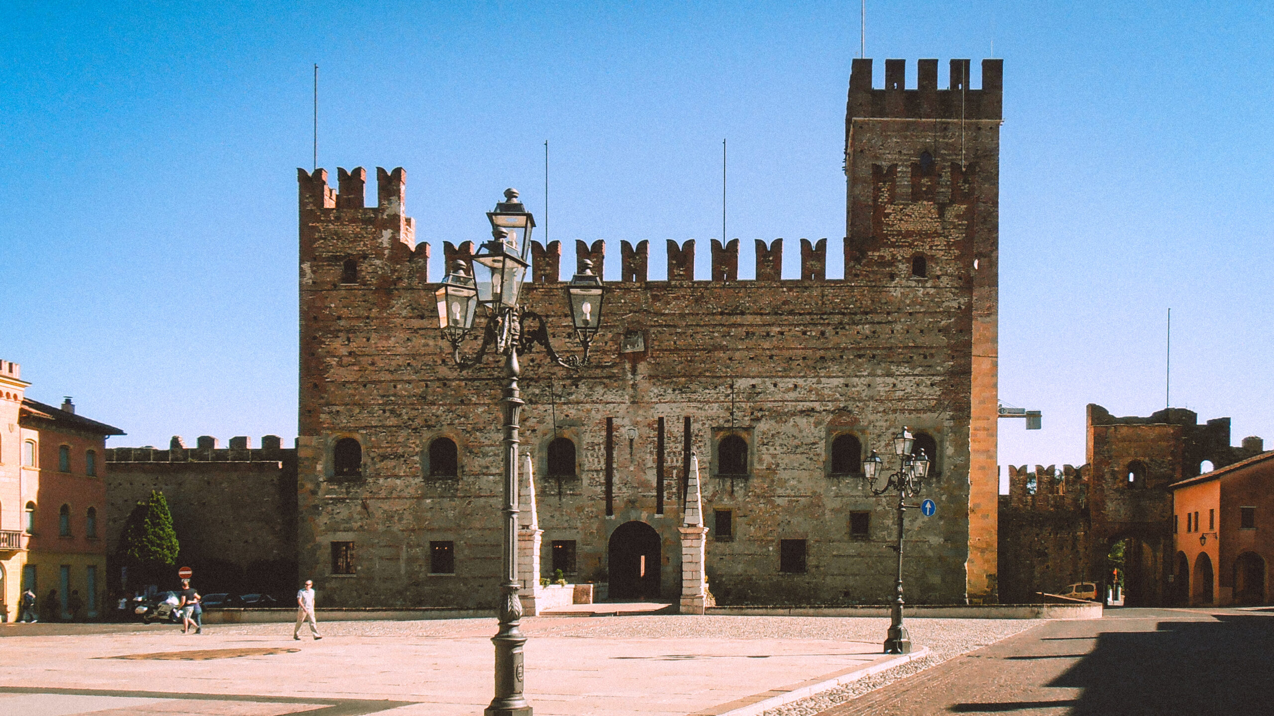 Marostica_piazza_Castello_et_château_inférieur